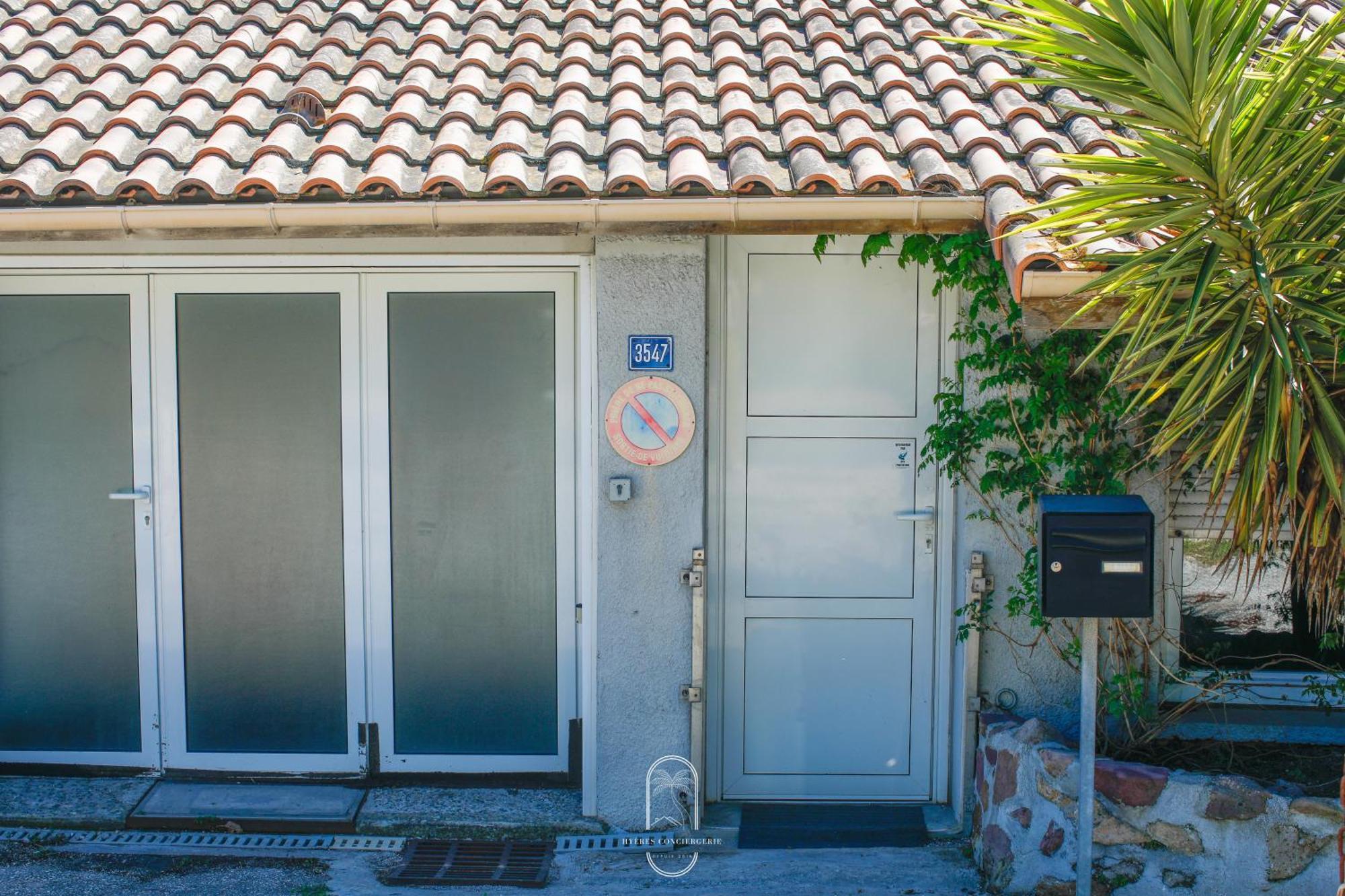 Maison Sur L'Eau-Hyeres-Almanarre-Parkings Clim Wifi By Hc ภายนอก รูปภาพ