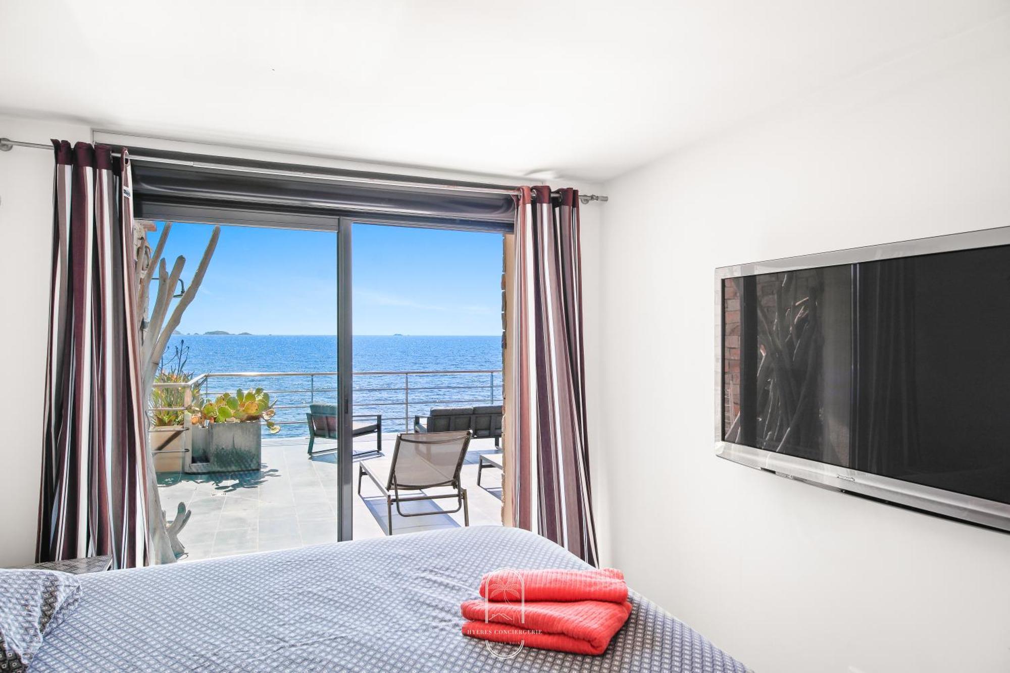 Maison Sur L'Eau-Hyeres-Almanarre-Parkings Clim Wifi By Hc ภายนอก รูปภาพ