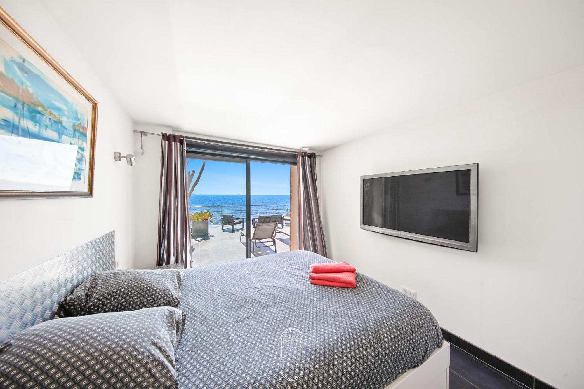 Maison Sur L'Eau-Hyeres-Almanarre-Parkings Clim Wifi By Hc ภายนอก รูปภาพ